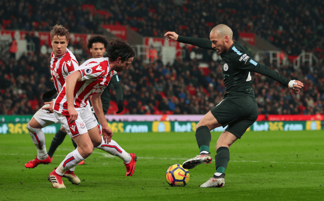 包含斯托克城再胜一场，保级前景逐渐明朗的词条